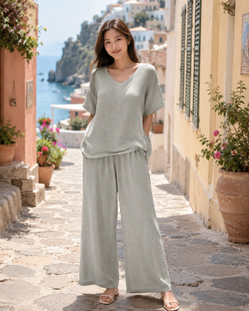 6640 Relaxed V-Neck Top
