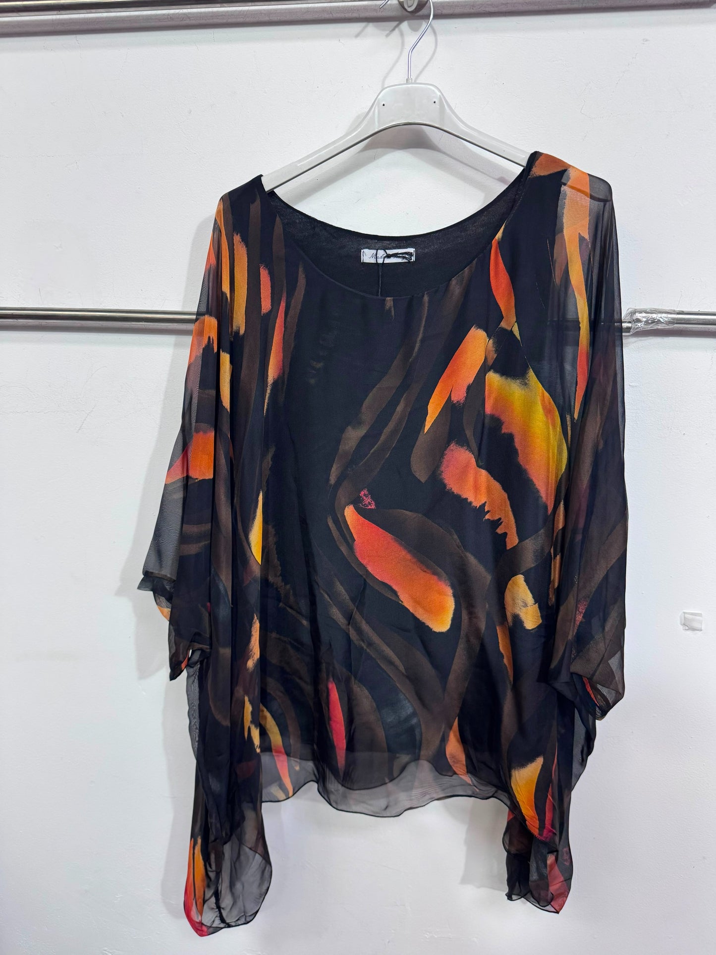 8183 Abstract Drape Top