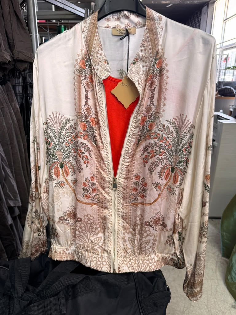 9160 Ornate Floral Zip Jacket
